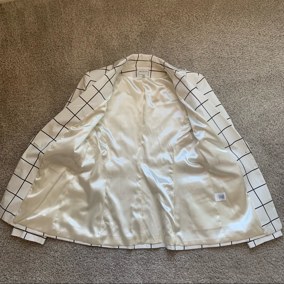 White blazer with black square lines - Picture 7 of 10